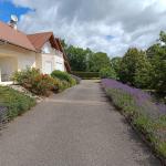Elegant Detached Villa with Breathtaking Alpine Views – Crozet, France